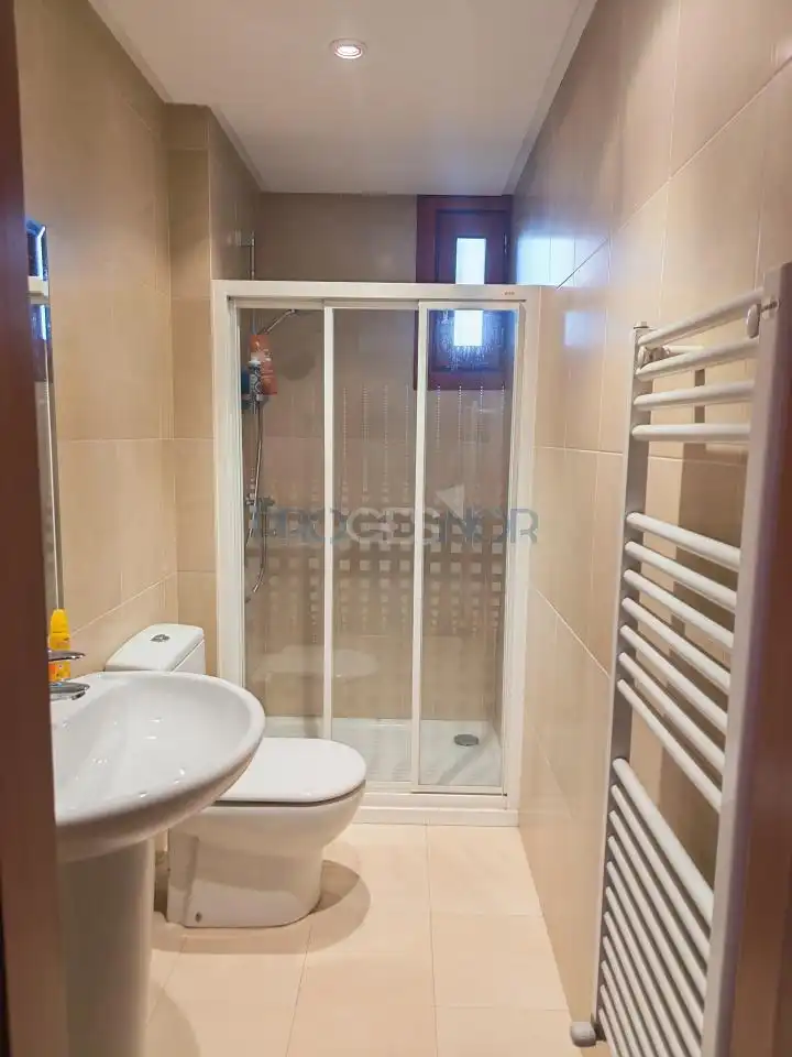 Baño de Casa o chalet en venta en Sariegos con Calefacción, Jardín privado y Terraza