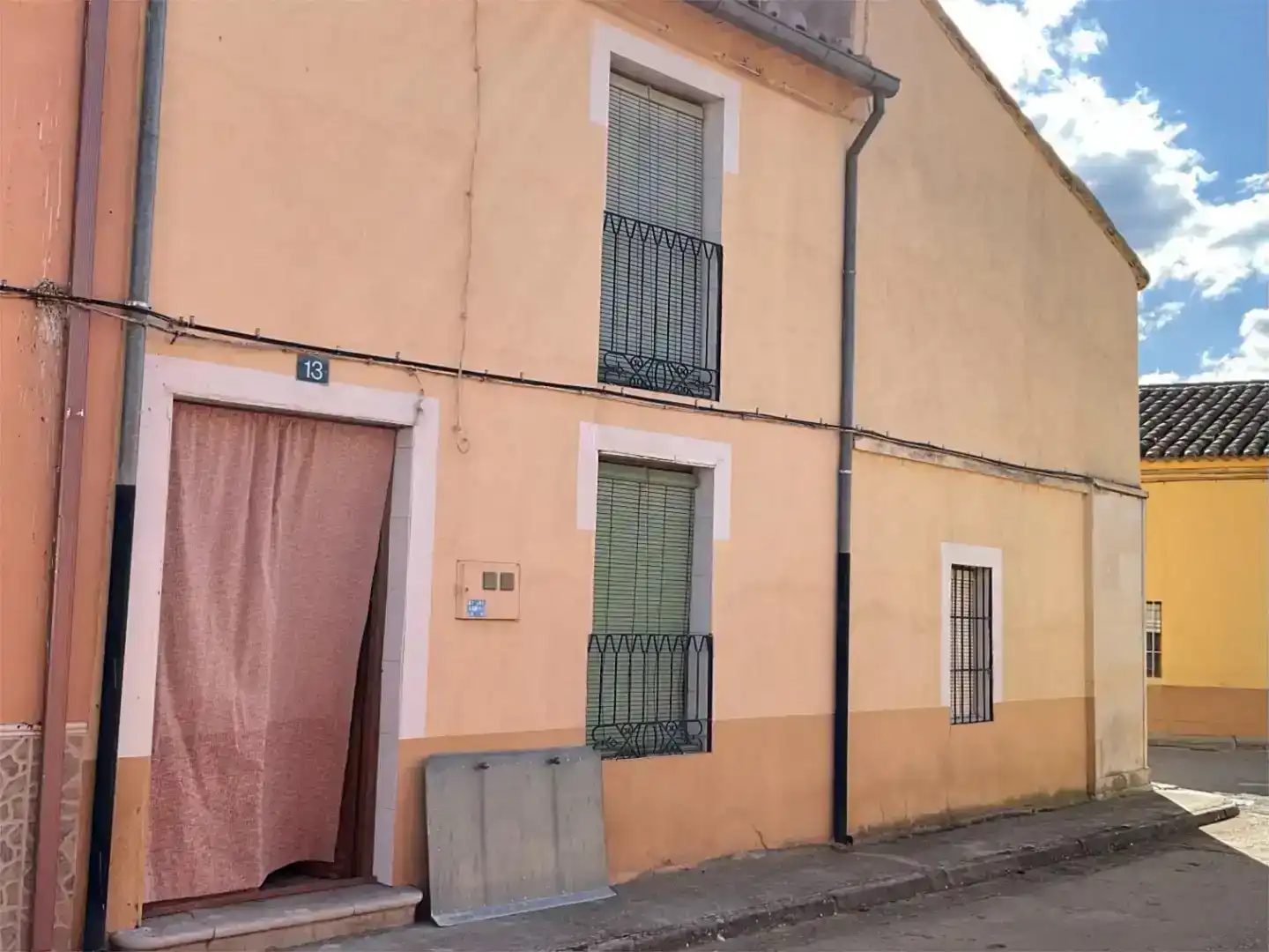 Vista exterior de Casa adosada en venda en Casasola de Arión amb Traster
