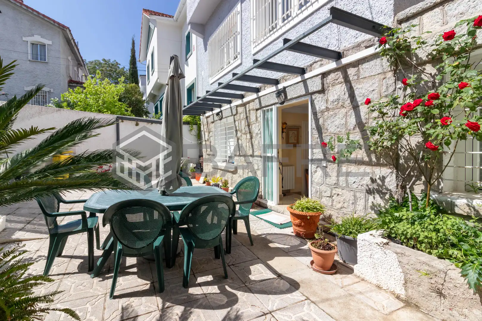 Terrassa de Casa o xalet en venda en Madrid amb Aire condicionat, Calefacció i Jardí privat