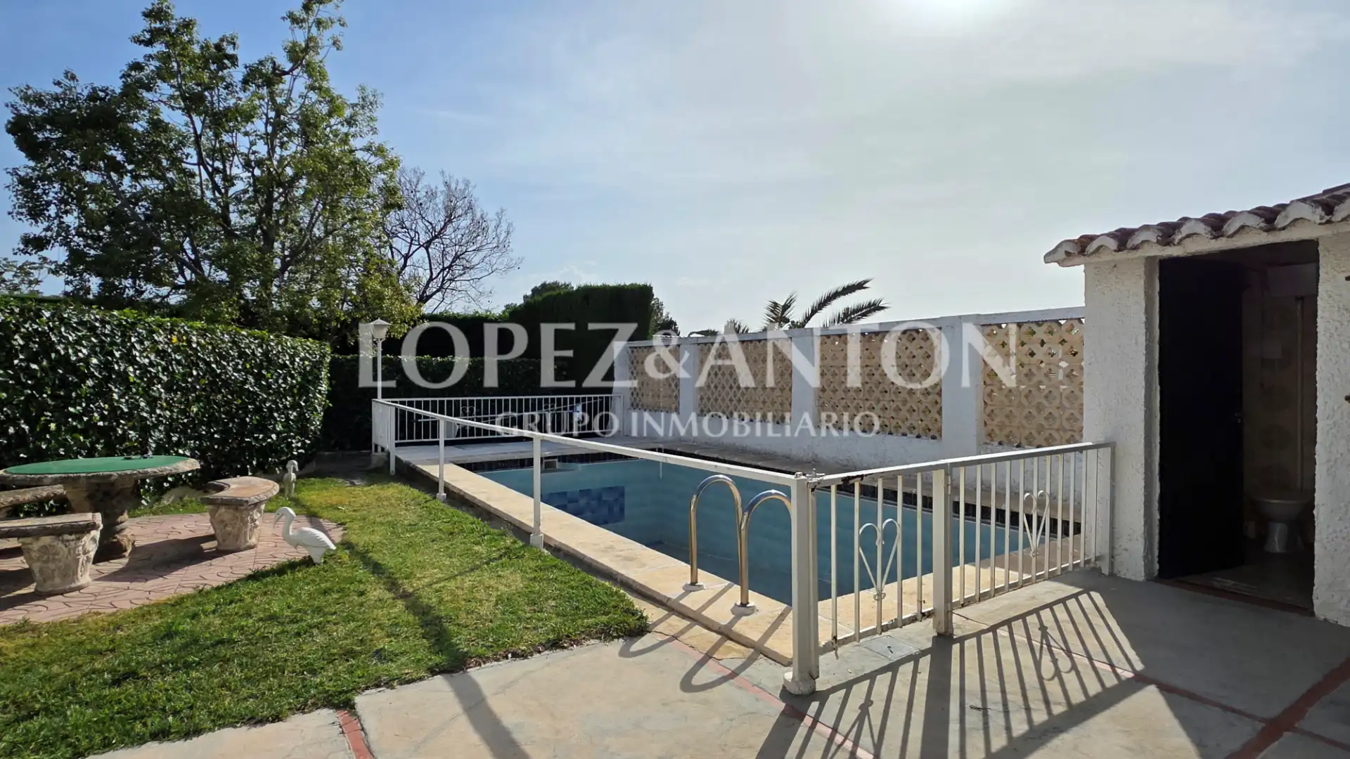 Swimming pool of Houses for sale in L'Eliana  with Air Conditioner, Private garden and Terrace