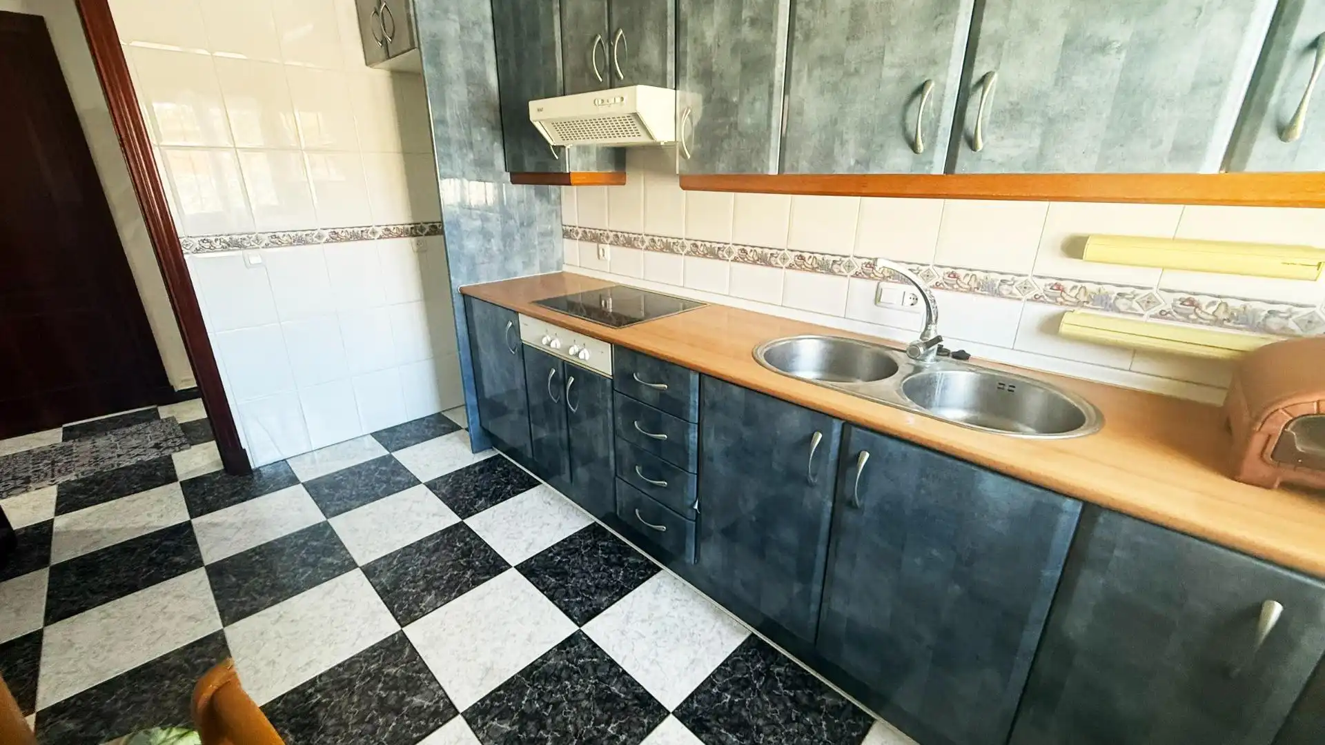 Cuina de Casa o xalet en venda en Chiclana de la Frontera amb Jardí privat, Terrassa i Traster