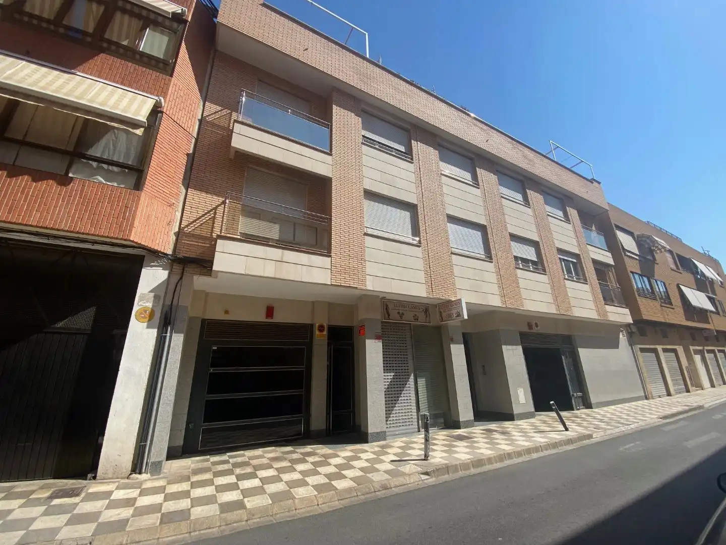 Außenansicht von Garage zur Miete in Albacete