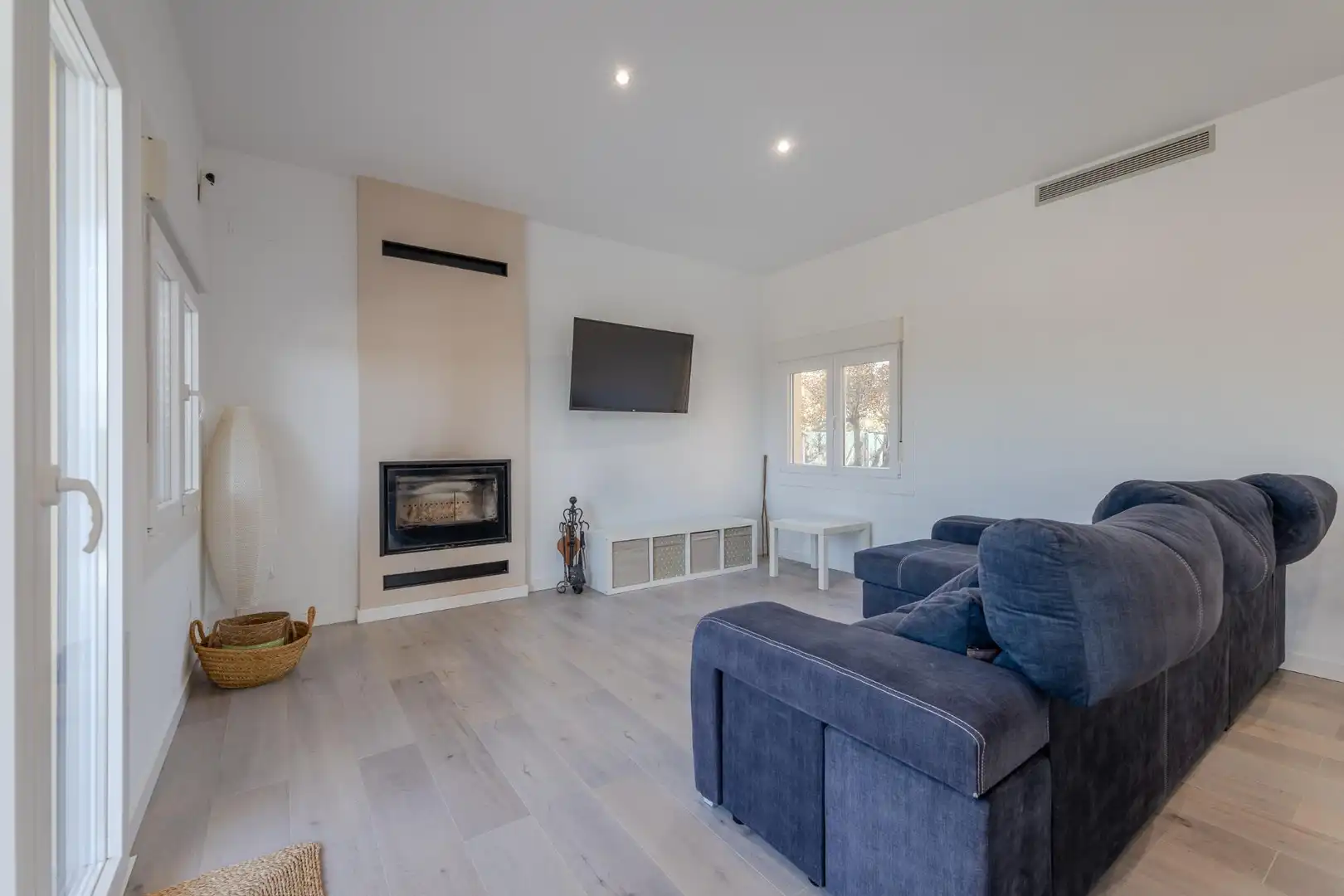 Sala de estar de Casa o chalet en venta en Bàscara con Aire acondicionado, Jardín privado y Parquet
