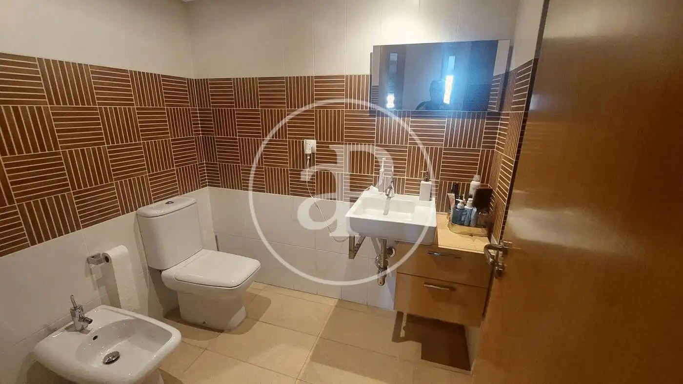 Bathroom of Flat for rent in Valencia  with Air Conditioner, Terrace and Furnished