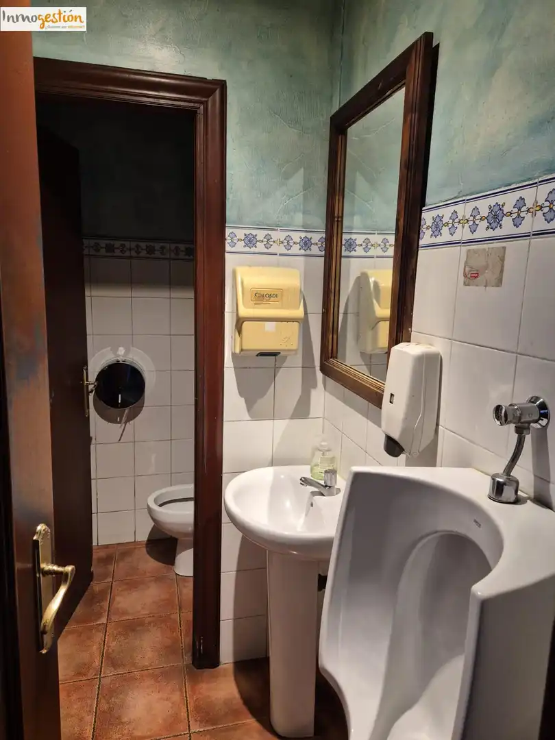 Baño de Local en venta en Valladolid con Amueblado