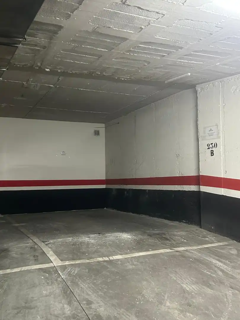 Parkplatz von Garage zum Verkauf in Granada