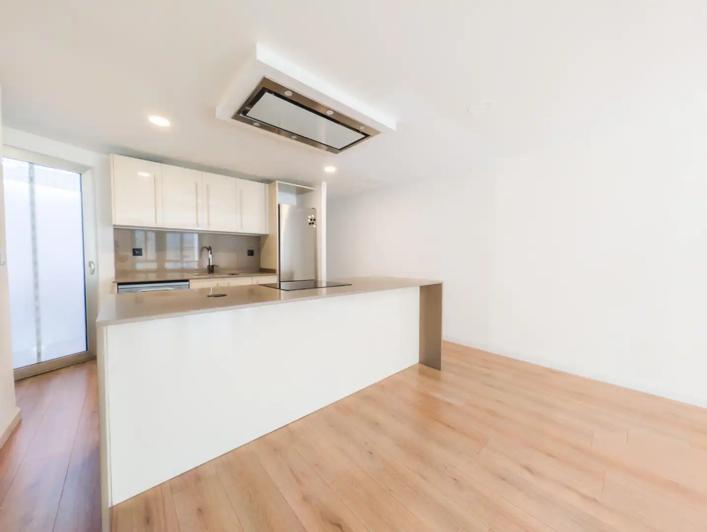 Kitchen of Flat for rent in Valencia  with Air Conditioner, Heating and Parquet flooring
