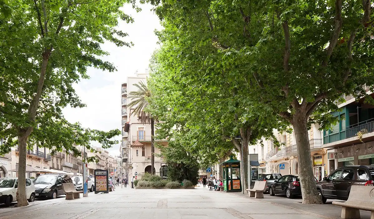 Vista exterior de Oficina de alquiler en Figueres