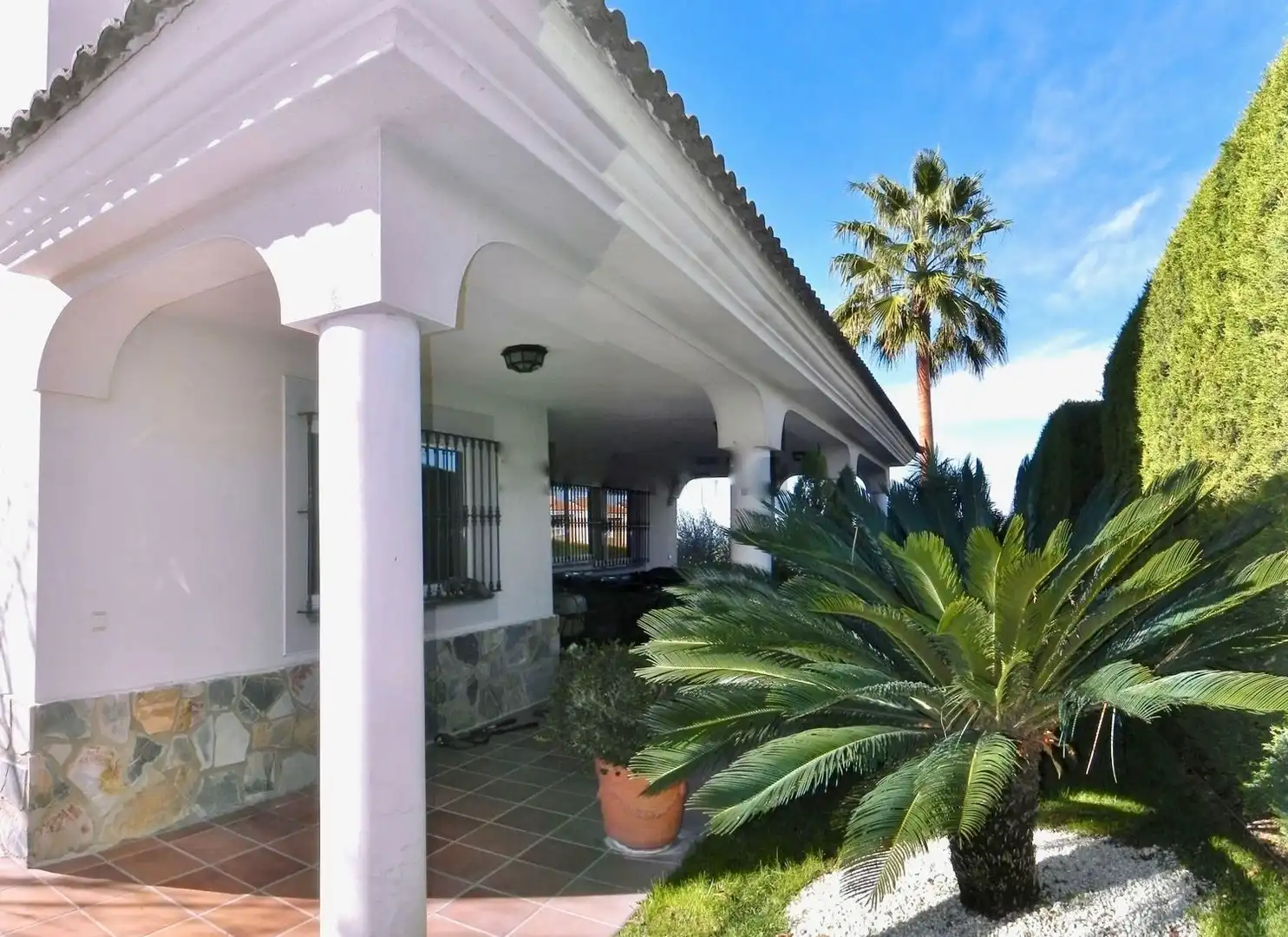 Vista exterior de Casa o xalet en venda en Cáceres amb Aire condicionat, Jardí privat i Parquet