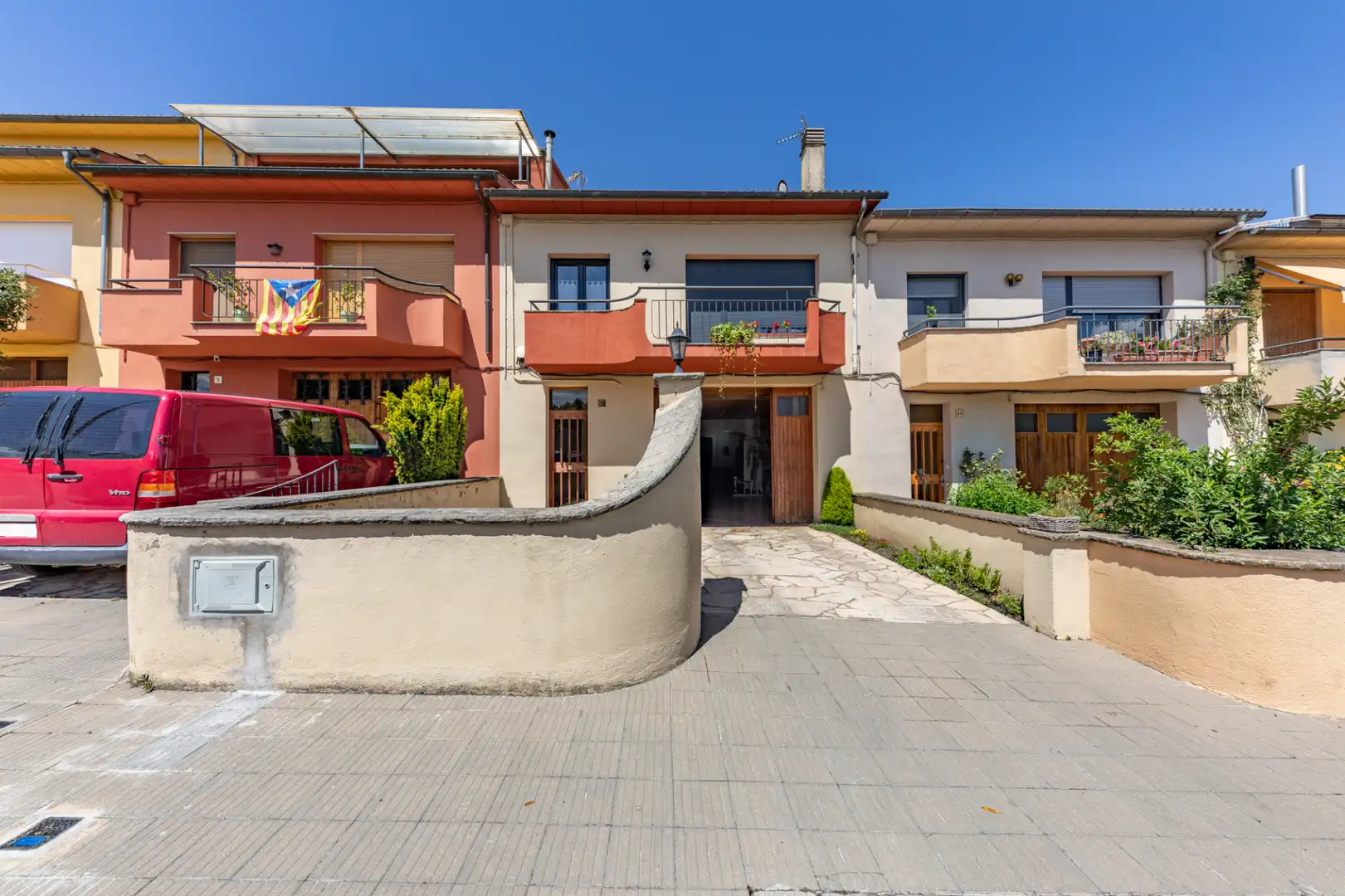Vista exterior de Casa adosada en venda en Santa Eugènia de Berga amb Calefacció, Jardí privat i Terrassa