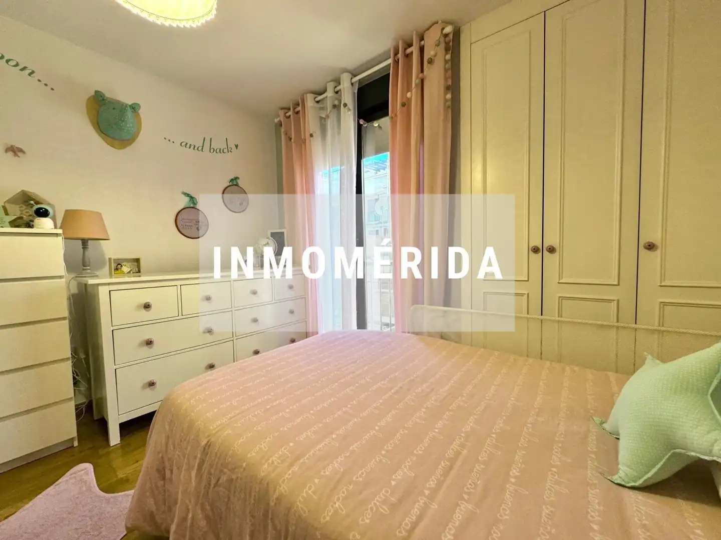 Habitación de Casa adosada en venta en Mérida con Aire acondicionado, Calefacción y Jardín privado