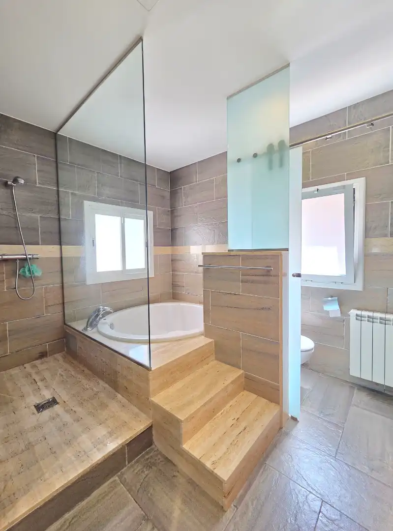 Baño de Casa o chalet en venta en Cerdanyola del Vallès con Aire acondicionado, Calefacción y Jardín privado