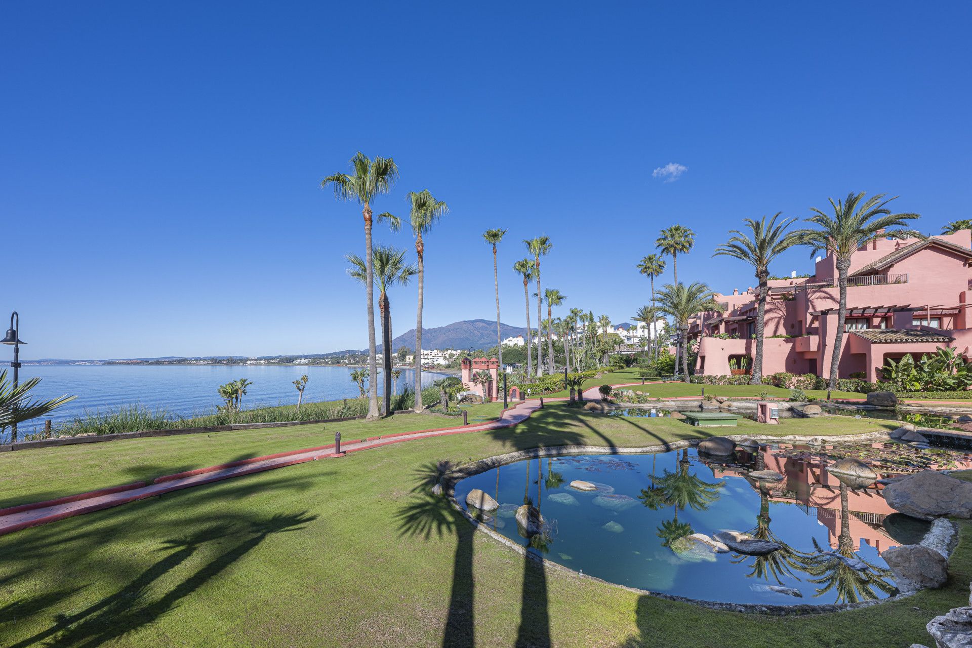 Garden of Attic for sale in Estepona  with Air Conditioner, Terrace and Storage room