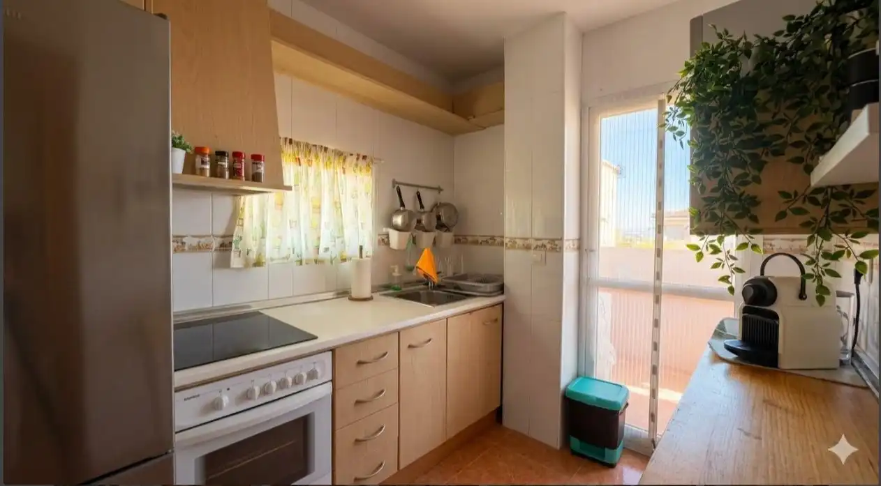 Cocina de Apartamento en venta en La Manga del Mar Menor con Terraza, Piscina y Amueblado
