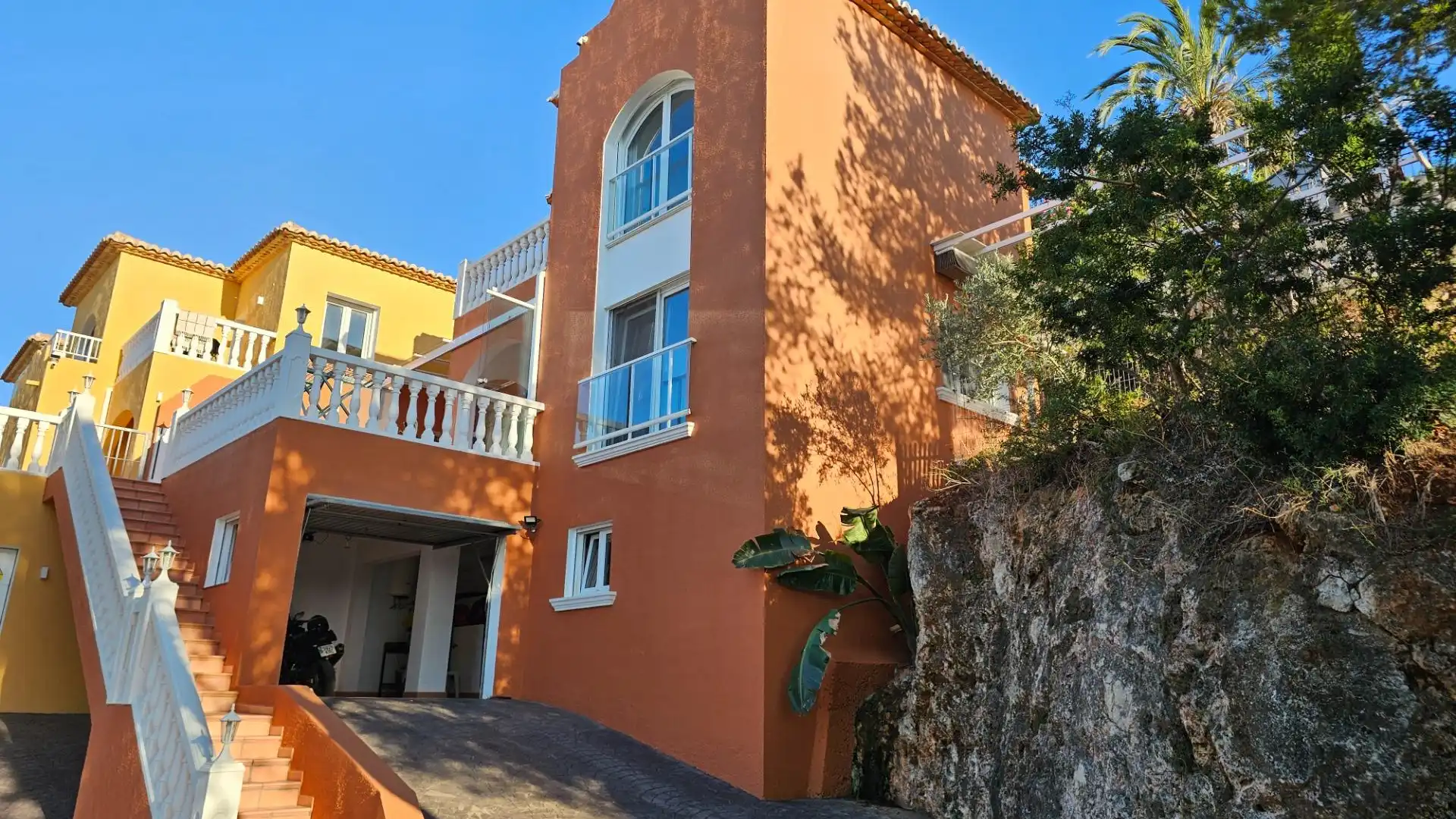 Vista exterior de Casa adosada en venda en Dénia amb Aire condicionat, Jardí privat i Terrassa