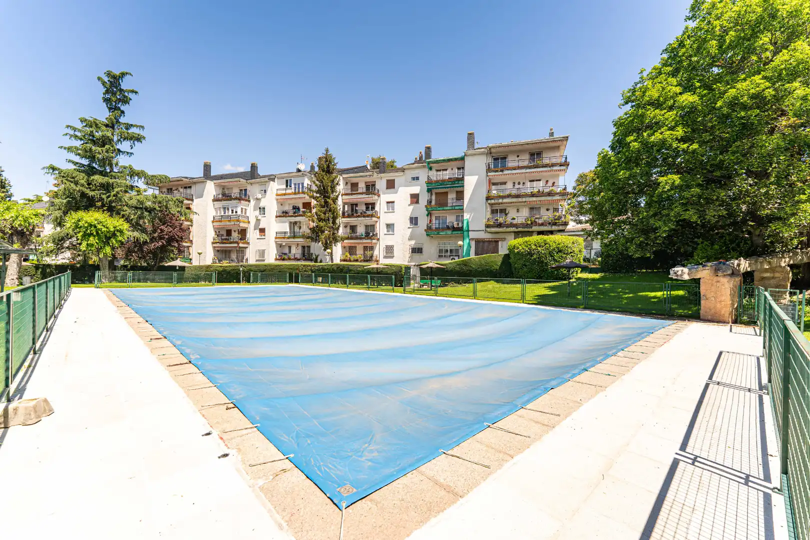 Piscina de Piso en venta en Collado Villalba con Calefacción, Amueblado y Piscina comunitaria