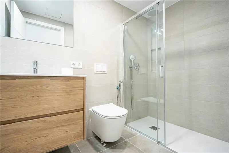 Badezimmer von Wohnung zur Miete in Nord