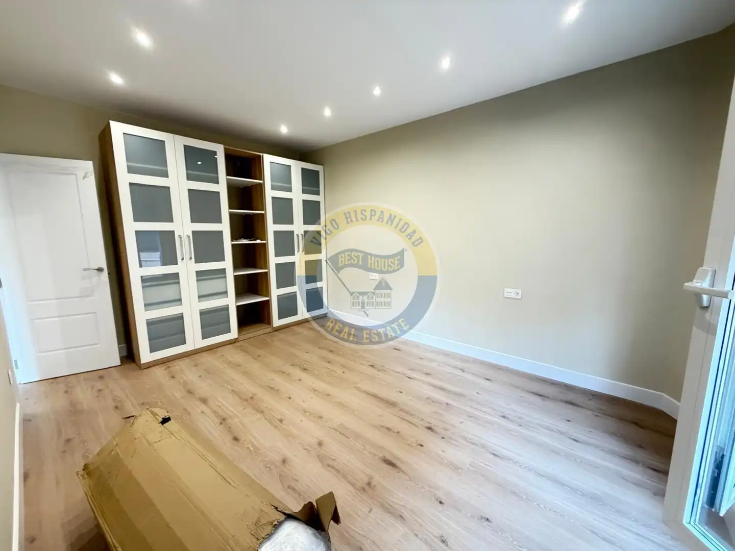 Piso de alquiler en Vigo  con Calefacción, Parquet y Amueblado