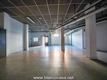 Local comercial de lloguer a Carballo
