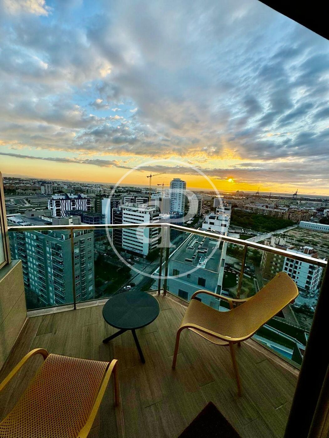 Exterior view of Flat to rent in  Valencia Capital  with Air Conditioner, Heating and Furnished