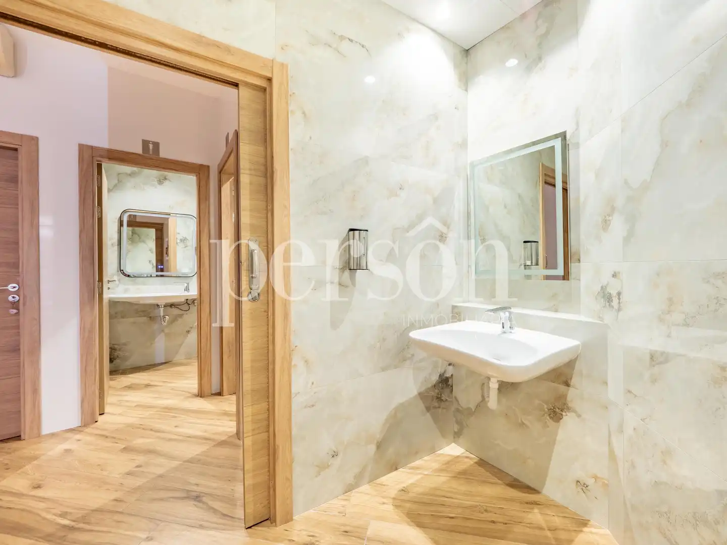 Business premises for transfer in L'Eixample, imagen 28