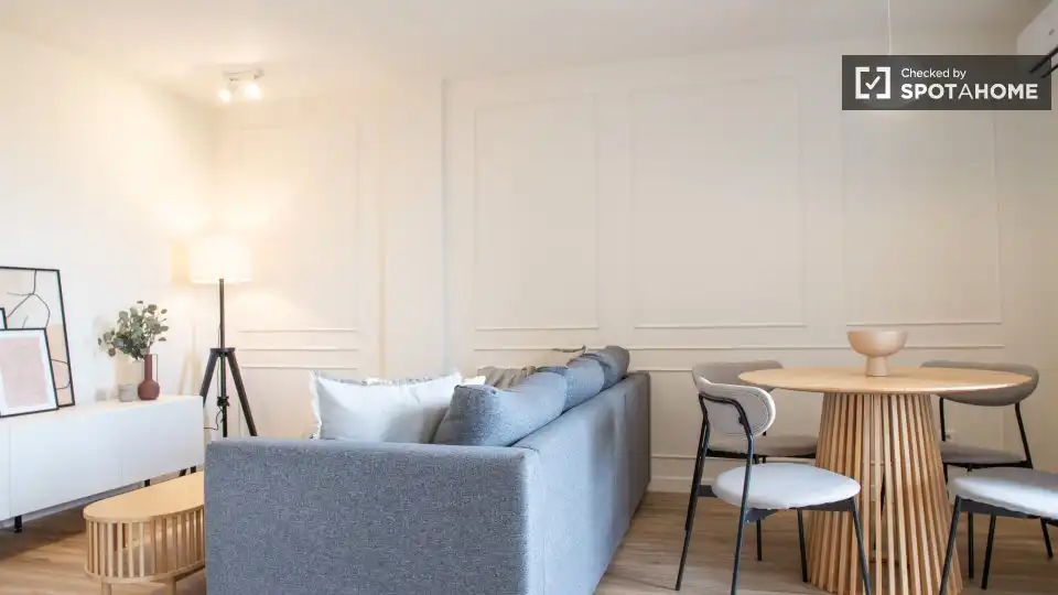Sala d'estar de Pis de lloguer en Madrid amb Aire condicionat, Calefacció i Moblat