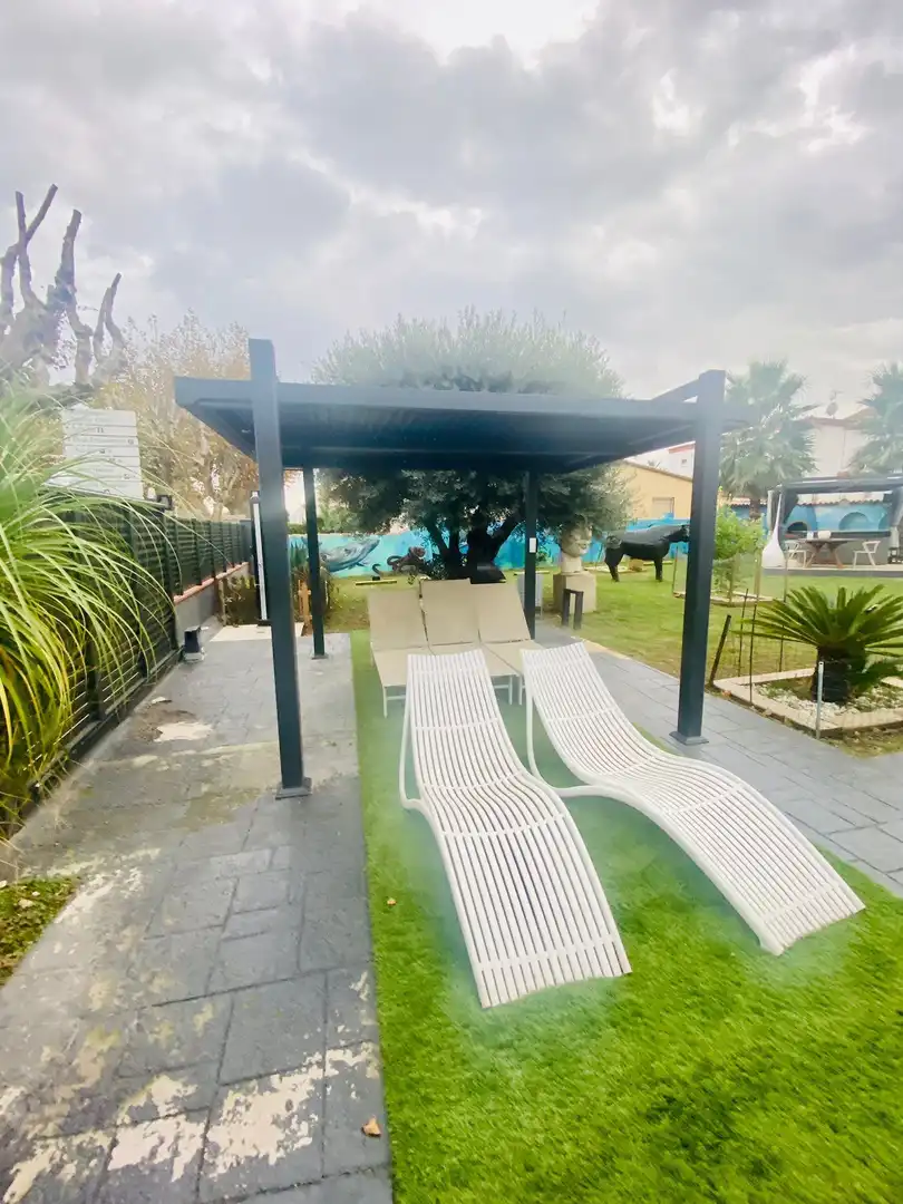 Terrassa de Casa adosada en venda en Empuriabrava amb Aire condicionat, Calefacció i Jardí privat