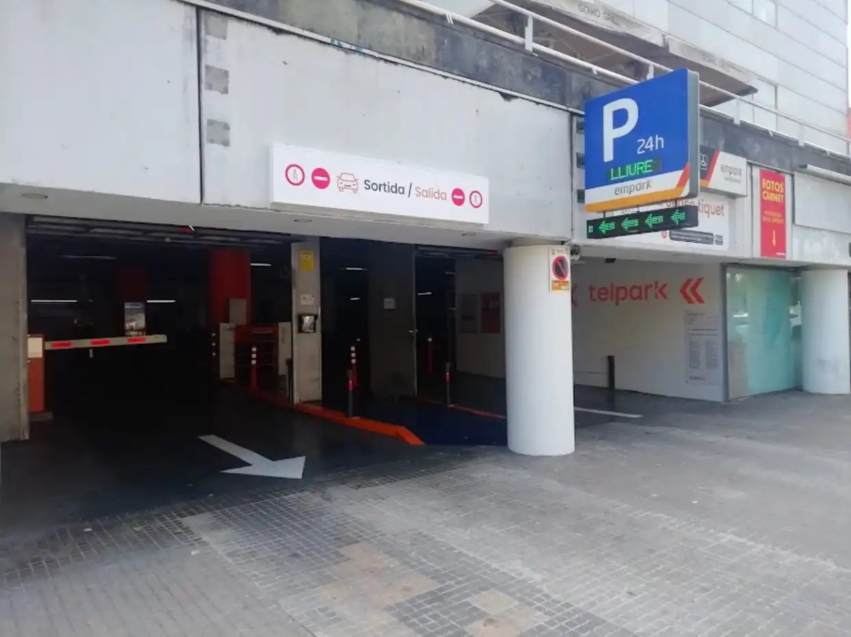 Parking de Garaje de alquiler en Sant Cugat del Vallès con Alarma