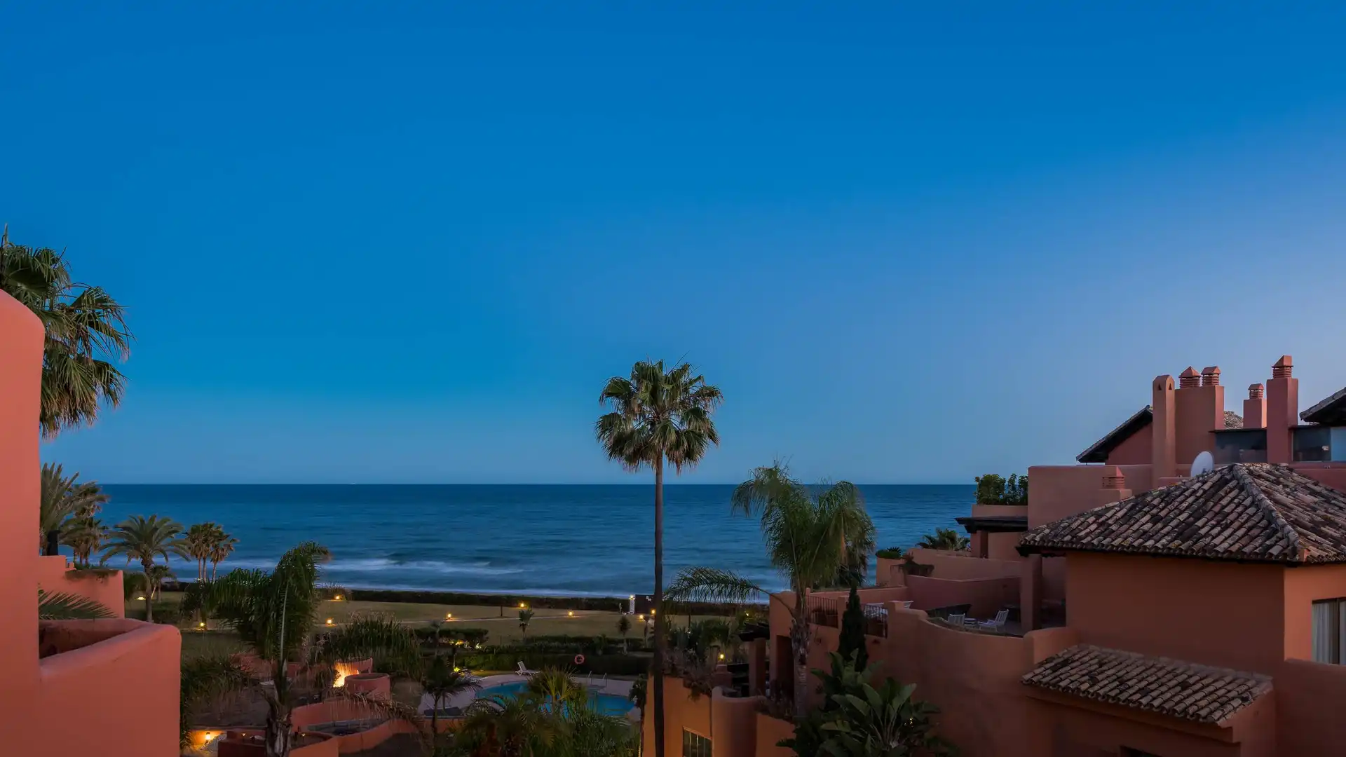 Dormitori de Àtic en venda en Marbella amb Aire condicionat, Jardí privat i Terrassa