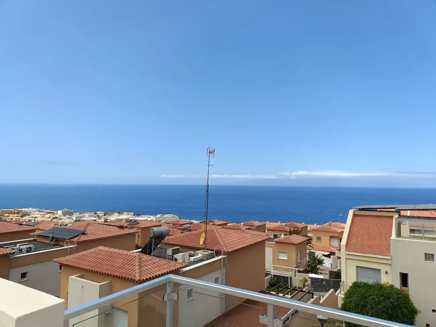 Vista exterior de Casa adosada en venda en Santiago del Teide amb Piscina i Balcó