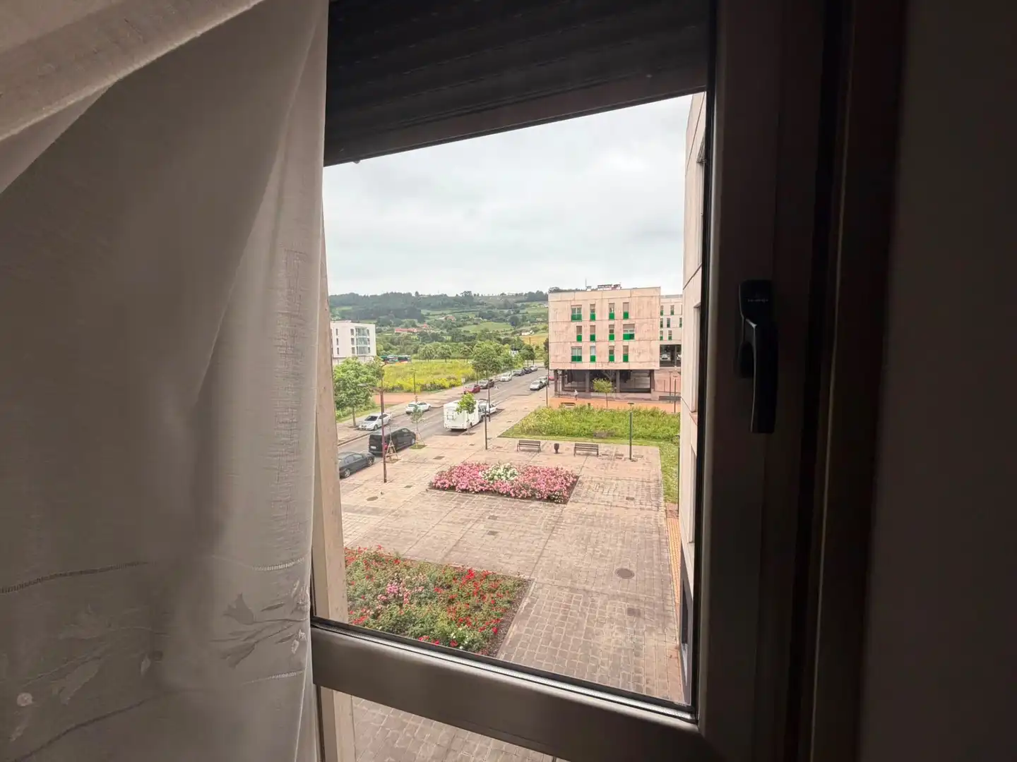 Dormitori de Pis en venda en Gijón  amb Calefacció, Traster i Moblat