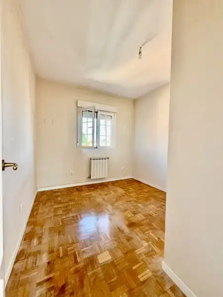 Bedroom of Flat for sale in Carabanchel