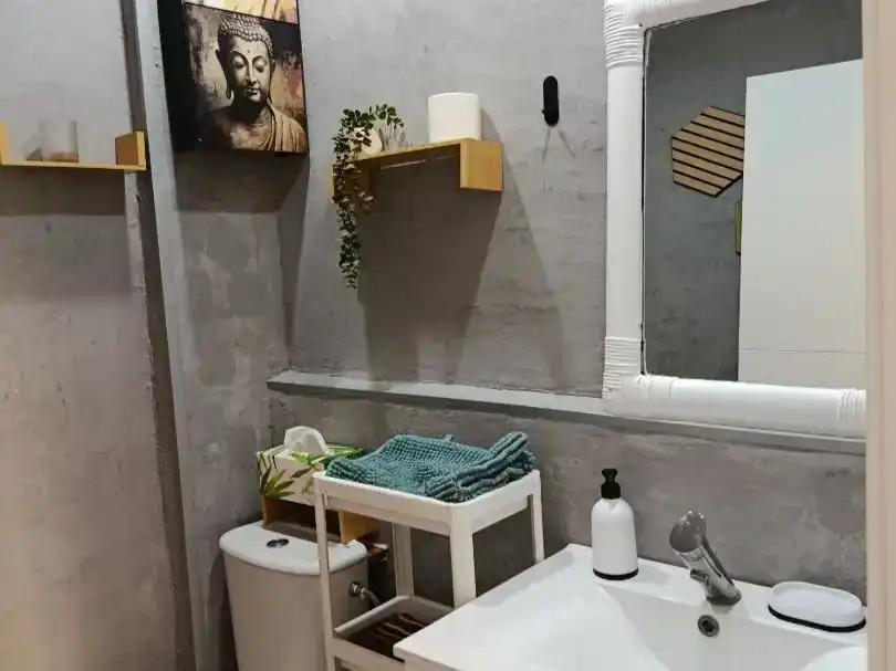 Bany de Pis en venda en La Rinconada amb Aire condicionat, Jardí privat i Piscina