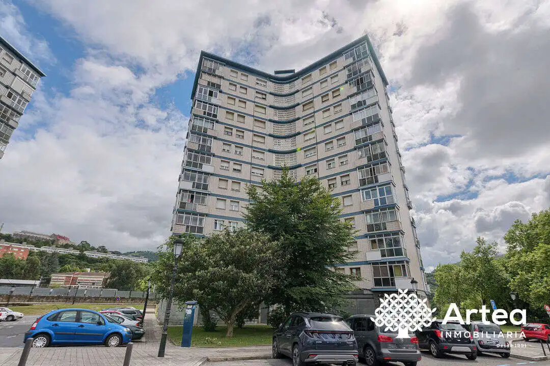 Vista exterior de Pis en venda en Barakaldo  amb Calefacció i Terrassa