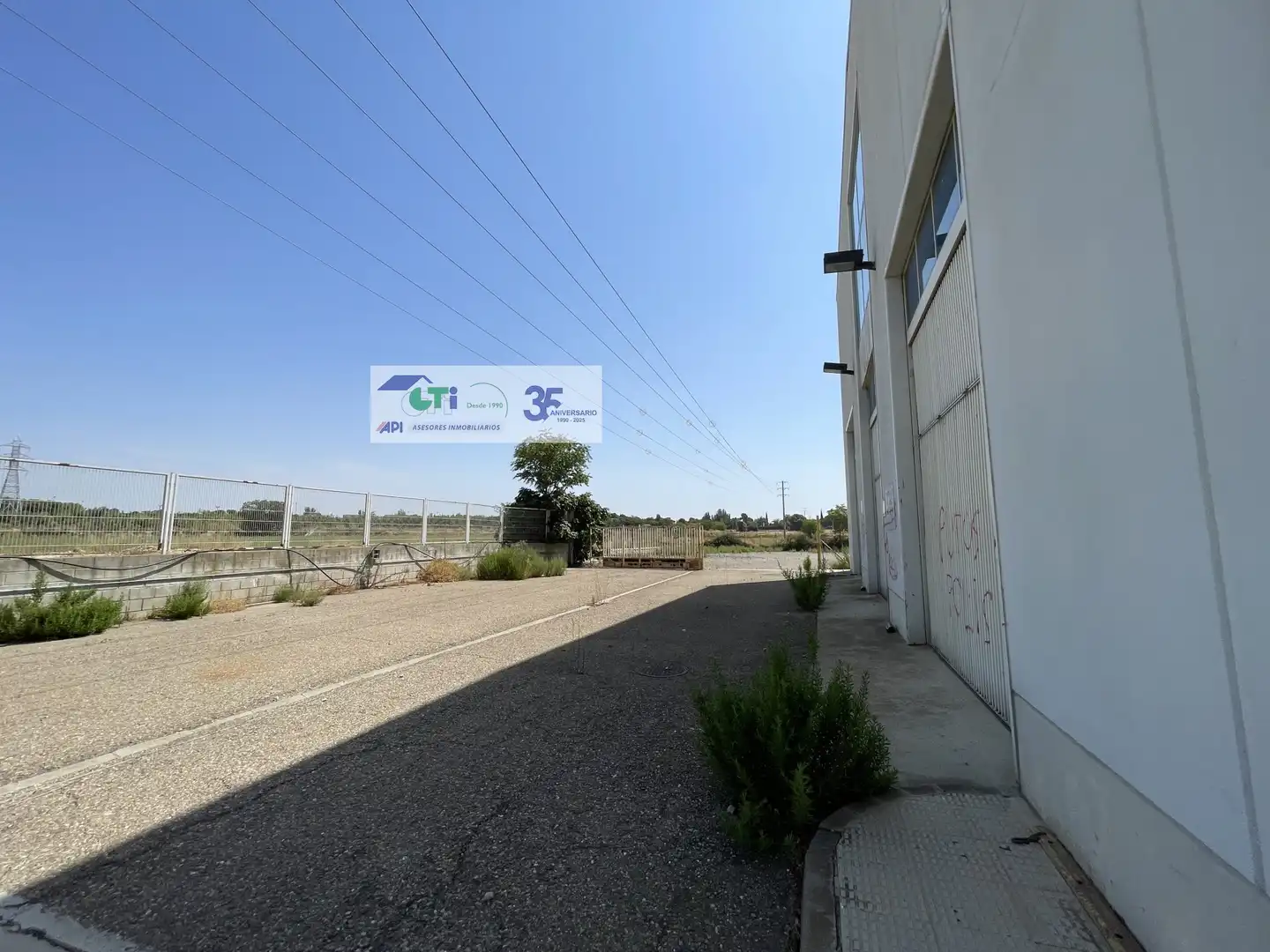 Außenansicht von Fabrikhallen zur Miete in Zaragoza
