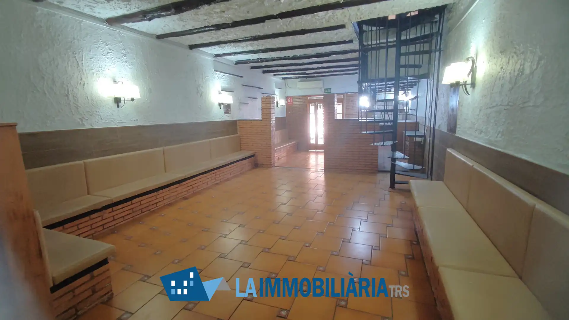 Einfamilien-Reihenhaus zum Verkauf in Terrassa mit Terrasse
