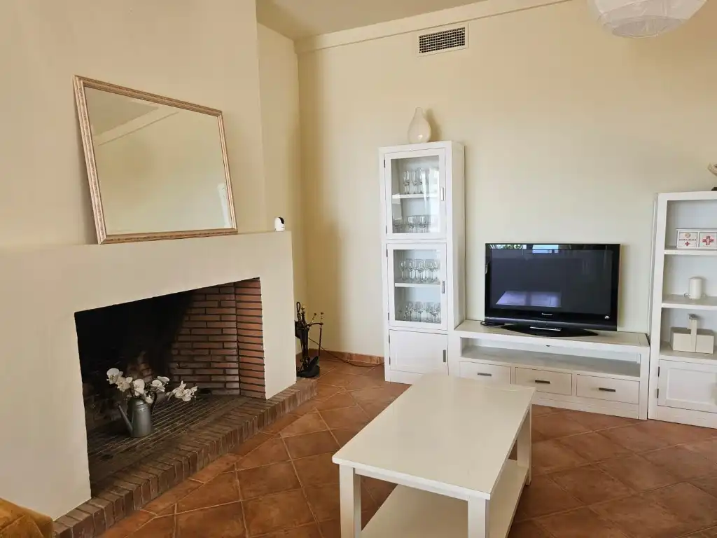 Sala d'estar de Casa o xalet en venda en Torrox amb Aire condicionat, Jardí privat i Terrassa