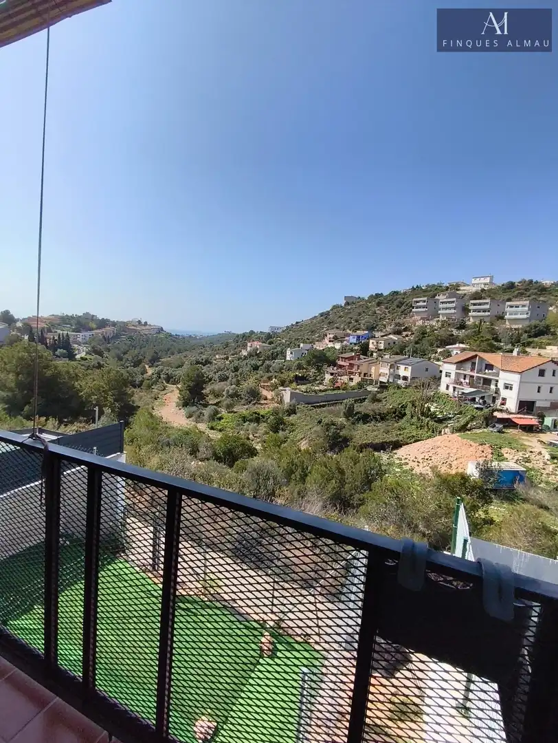 Vista exterior de Casa adosada en venda en Calafell amb Calefacció, Jardí privat i Parquet