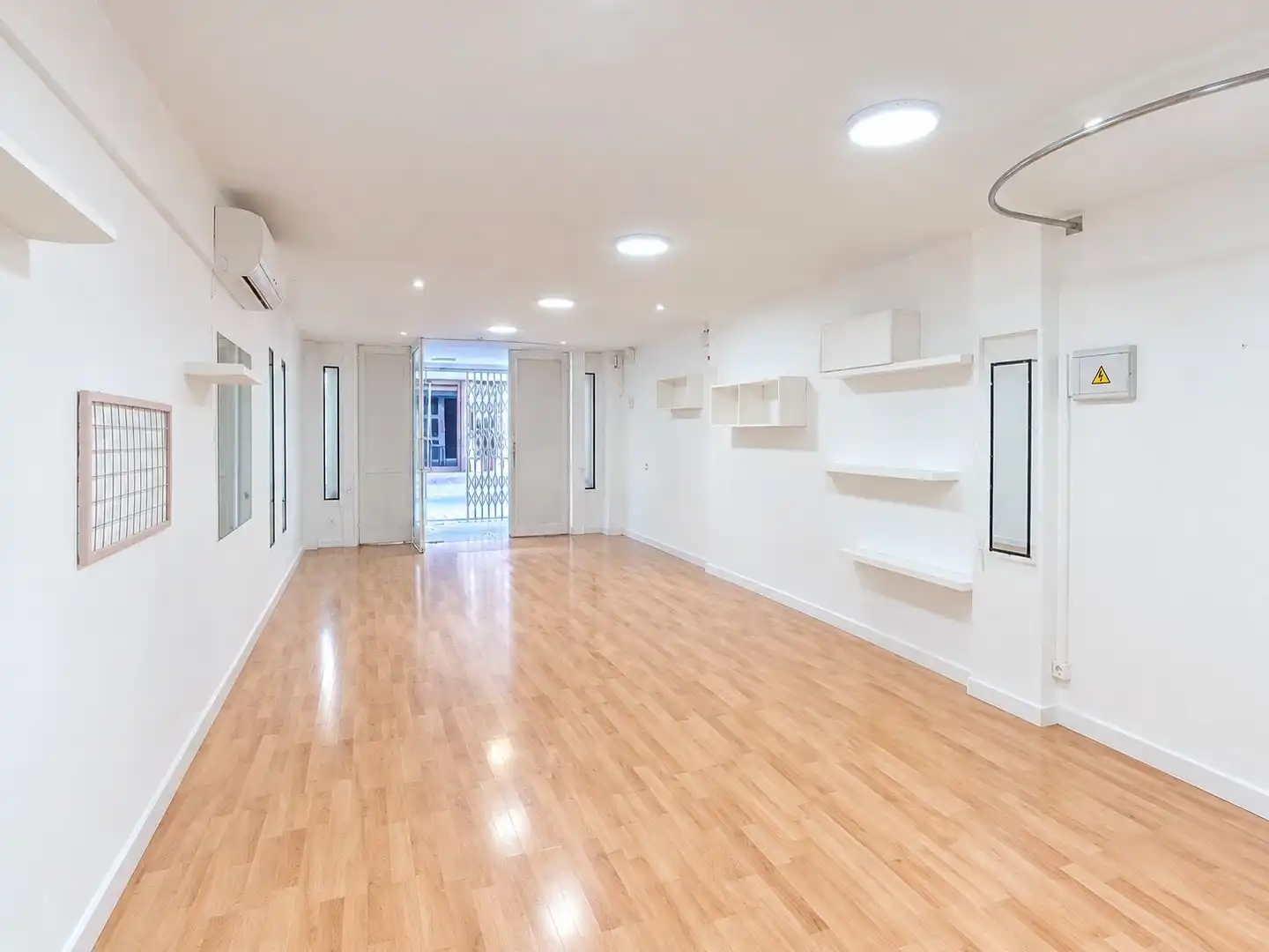 Local comercial de lloguer a Calle Francisco Macia 32 32