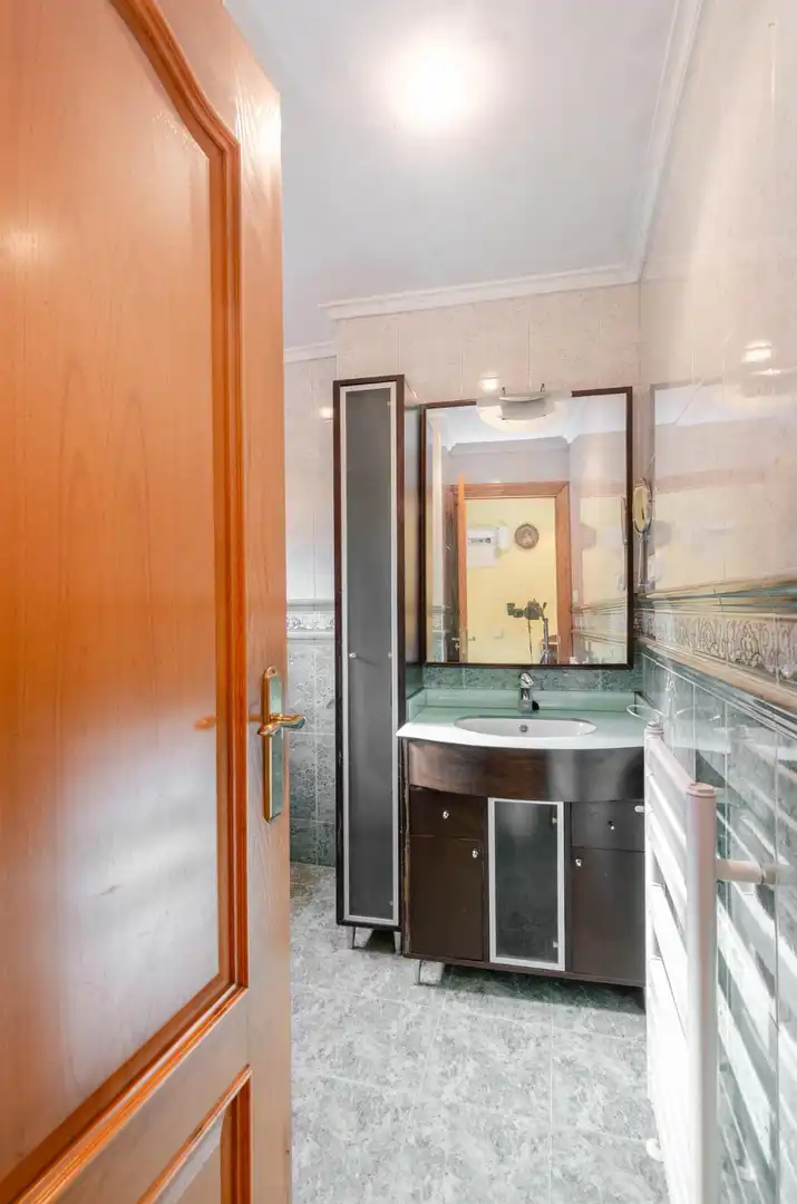 Baño de Casa o chalet en venta en Oviedo  con Calefacción, Jardín privado y Terraza
