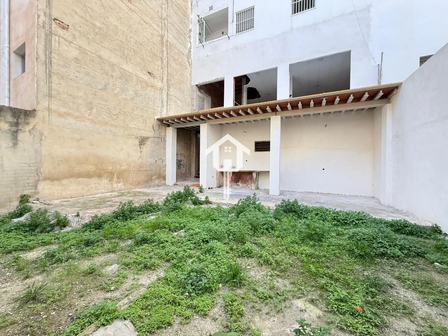 LOCAL EN VENTA EN ALICANTE, 222m2, PATIO Y DOS PLANTAS. EN PLENA AVENIDA ALCOY, imatge 2