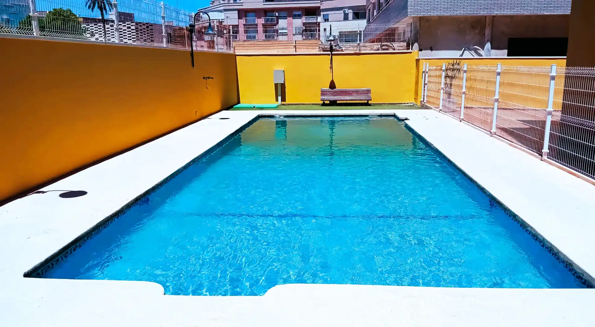 Schwimmbecken von Wohnung zum Verkauf in Roquetas de Mar mit Klimaanlage, Terrasse und Möbliert