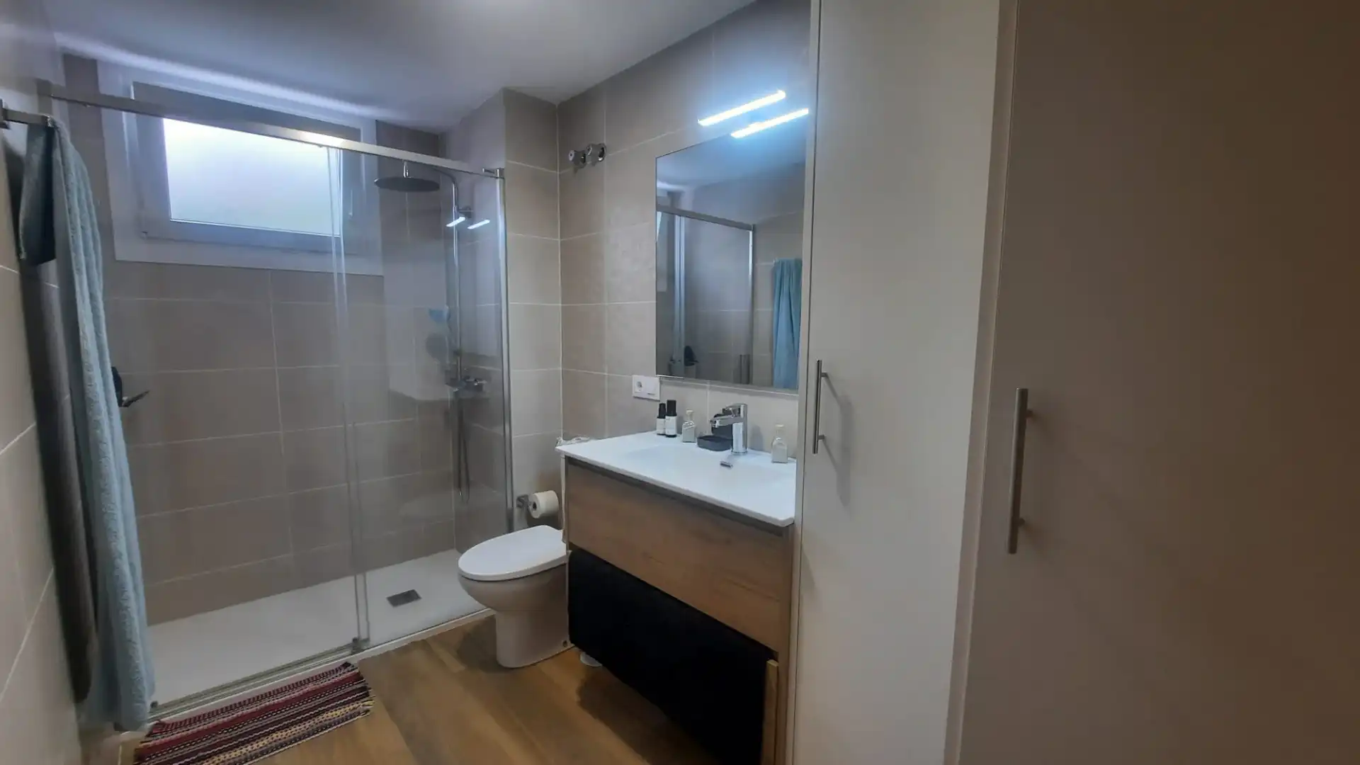 Bathroom of Flat for rent in Vigo   with Heating, Parquet flooring and Terrace
