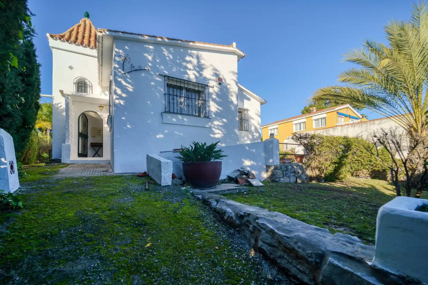 Vista exterior de Casa o xalet en venda en Marbella amb Aire condicionat, Calefacció i Alarma