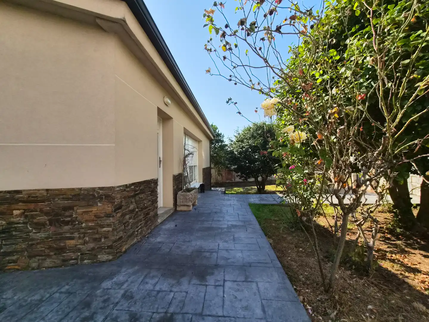 Vista exterior de Casa o chalet en venta en Oleiros con Calefacción, Jardín privado y Parquet
