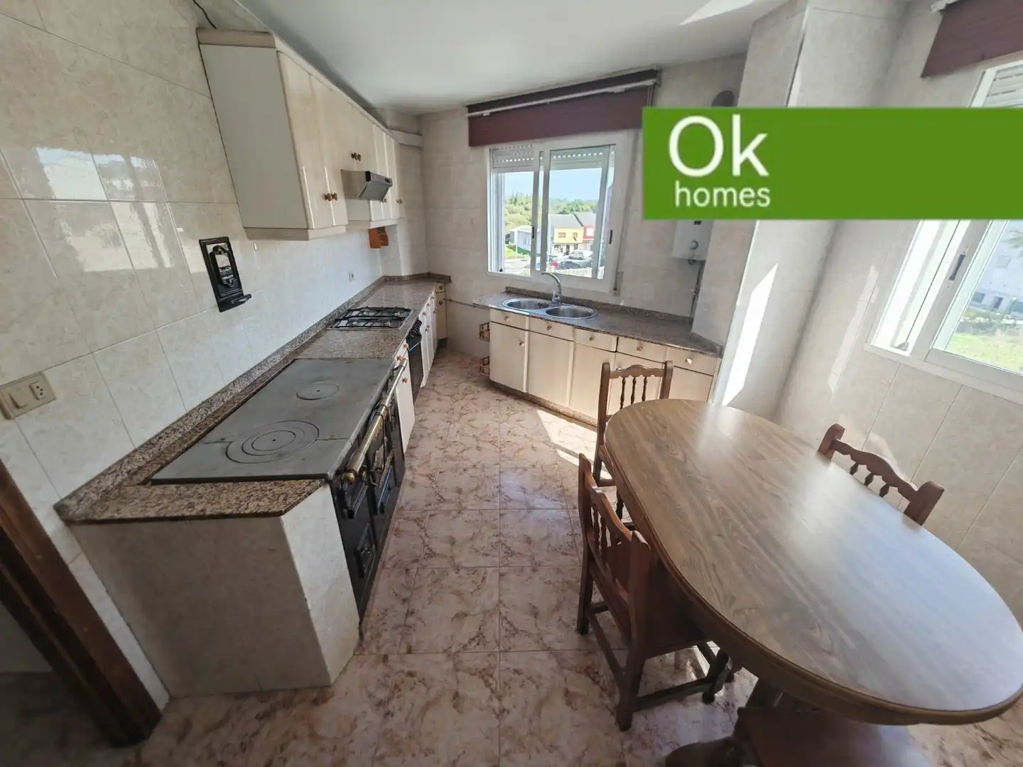 Cocina de Casa o chalet en venta en Friol con Calefacción, Jardín privado y Trastero