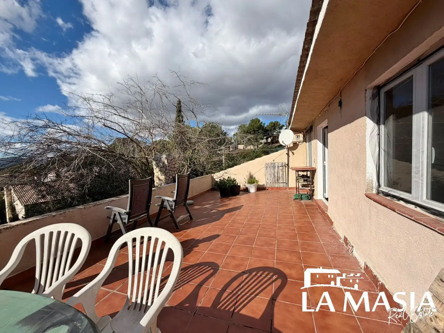 Vista exterior de Casa o xalet en venda en Olivella amb Calefacció, Jardí privat i Terrassa