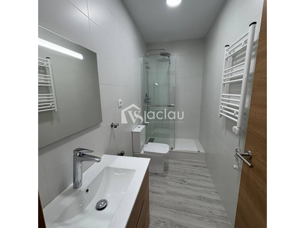 Bathroom of Flat for sale in Igualada  with Air Conditioner and Parquet flooring