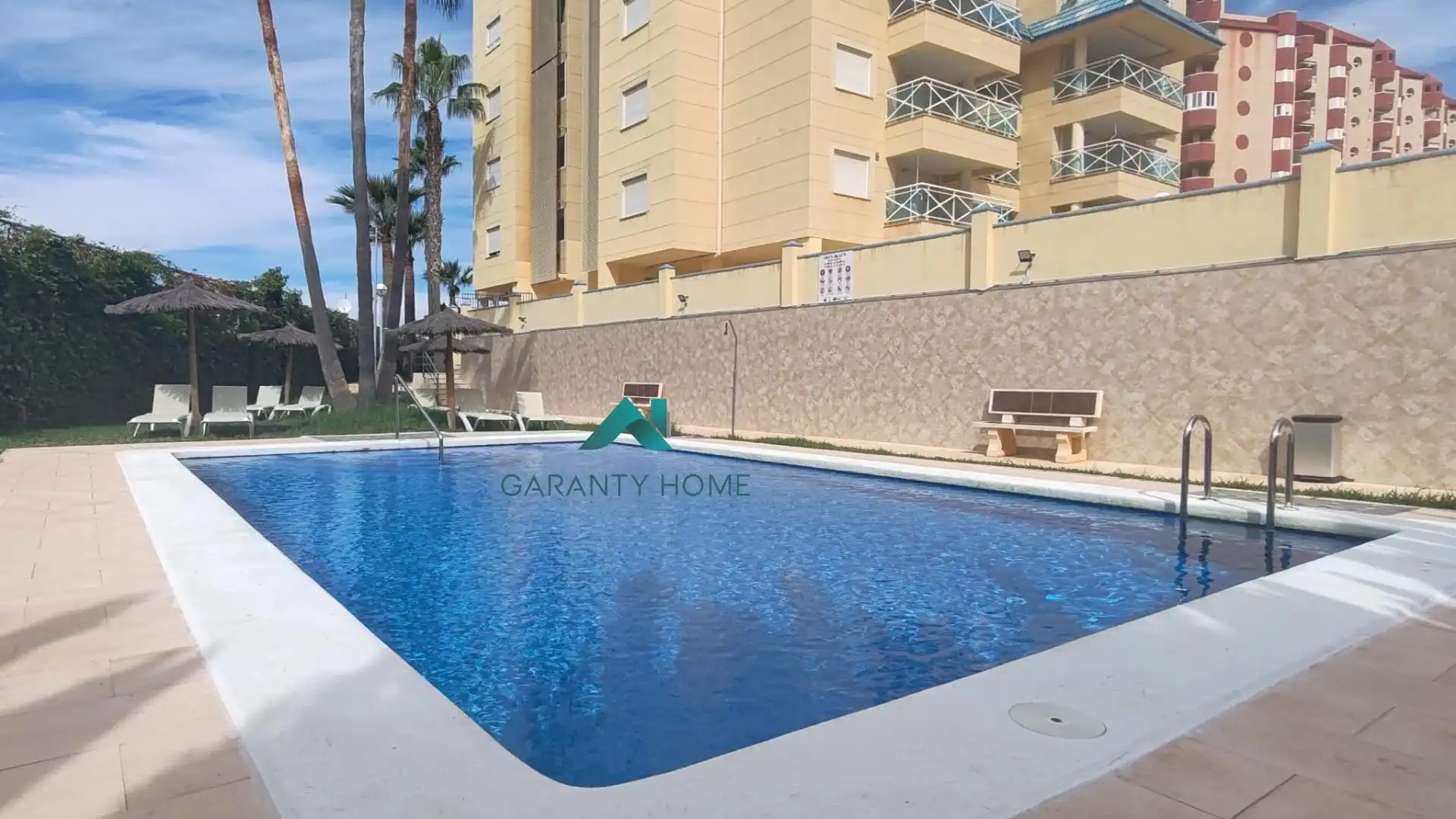 Piscina de Apartamento en venta en La Manga del Mar Menor con Aire acondicionado, Jardín privado y Terraza