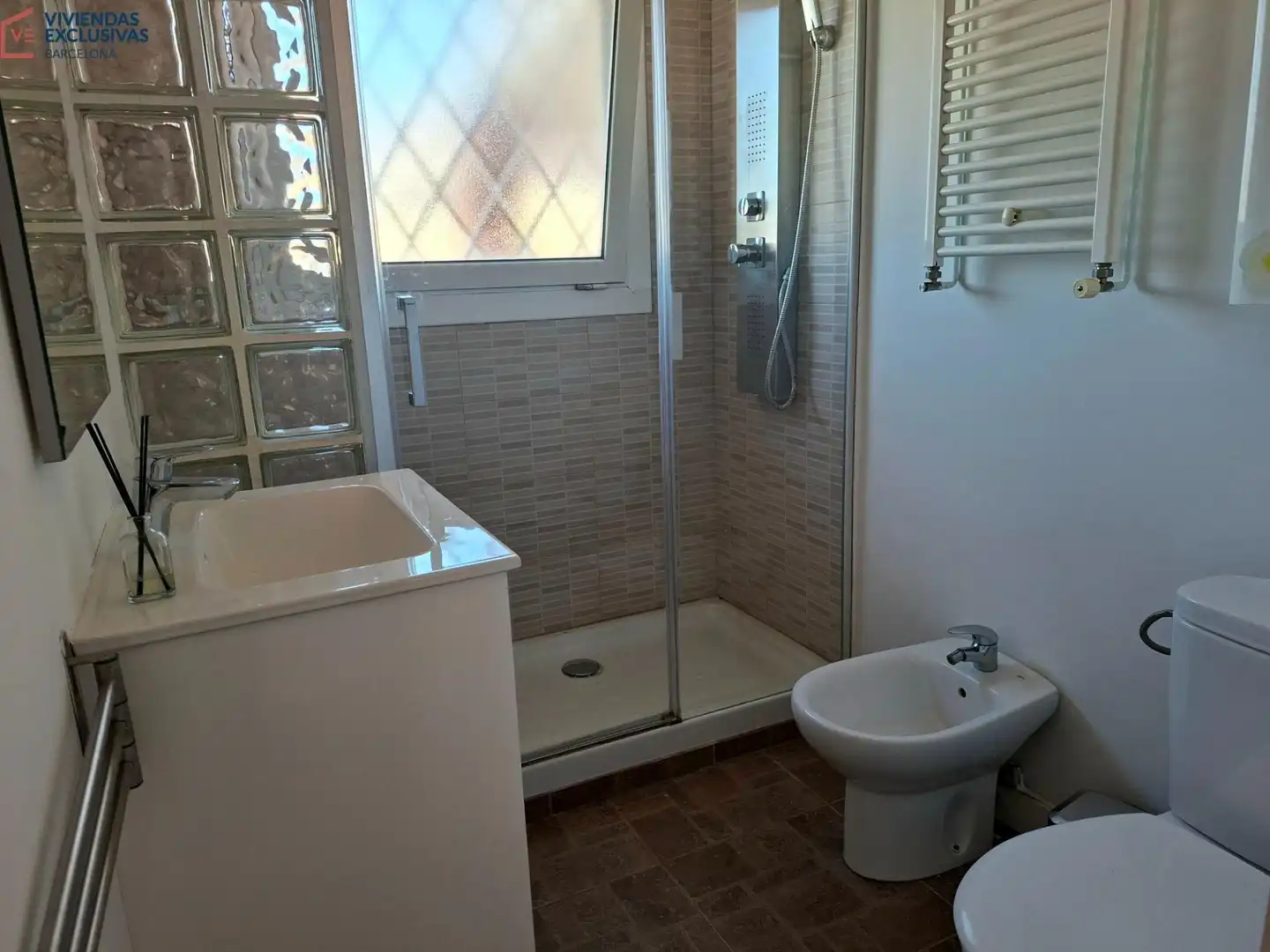 Bany de Casa o xalet en venda en Sant Just Desvern amb Aire condicionat, Calefacció i Jardí privat